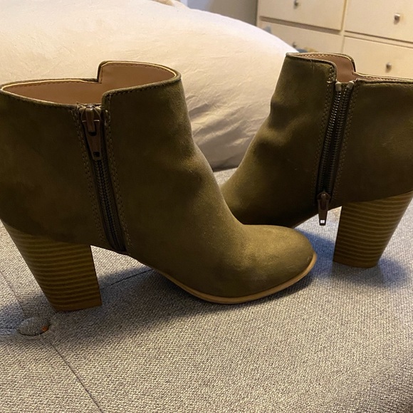 Olive green ankle boots - Picture 5 of 6